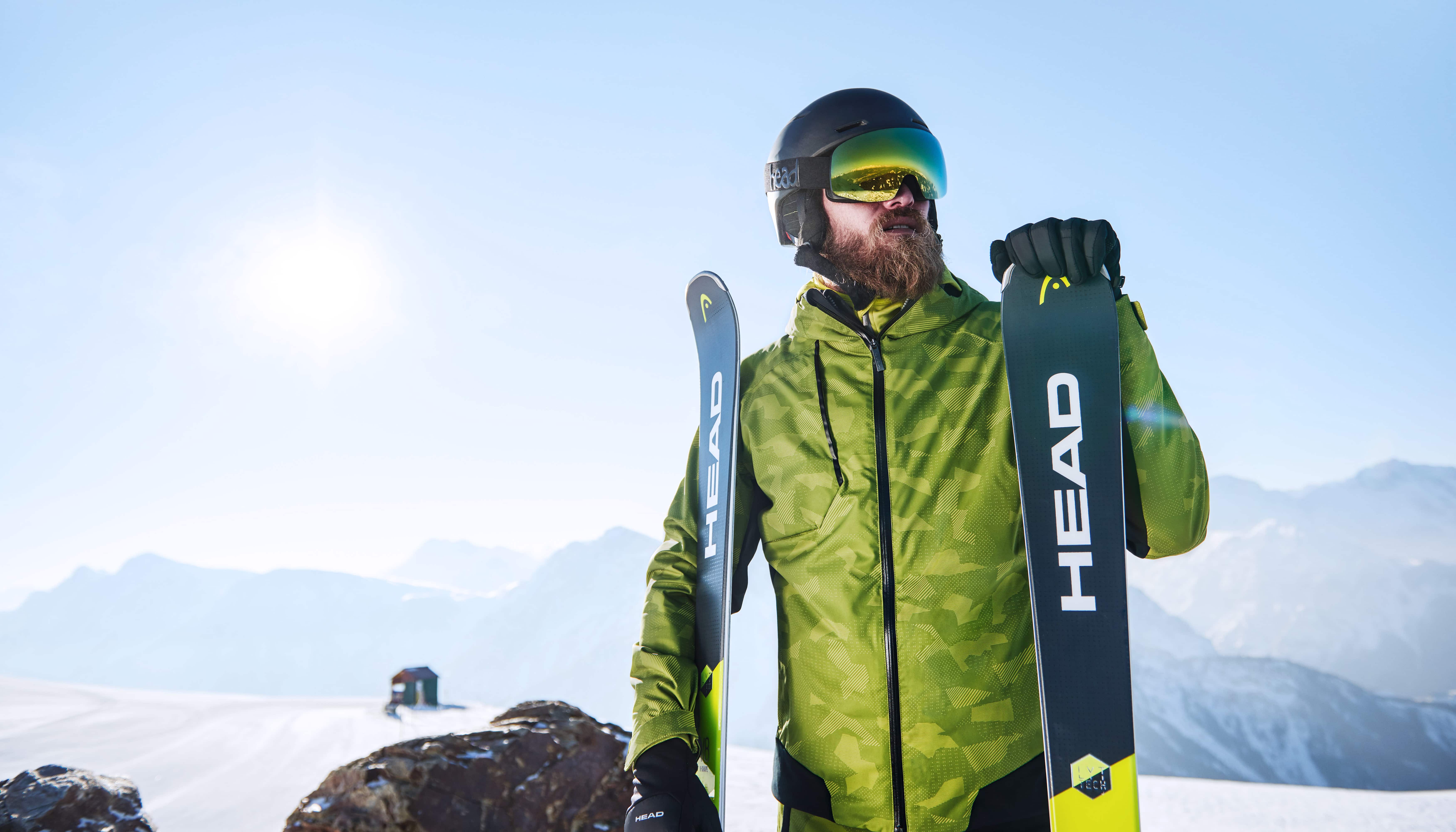 Ski kaufen City Outlet Blog Mann mit Ski