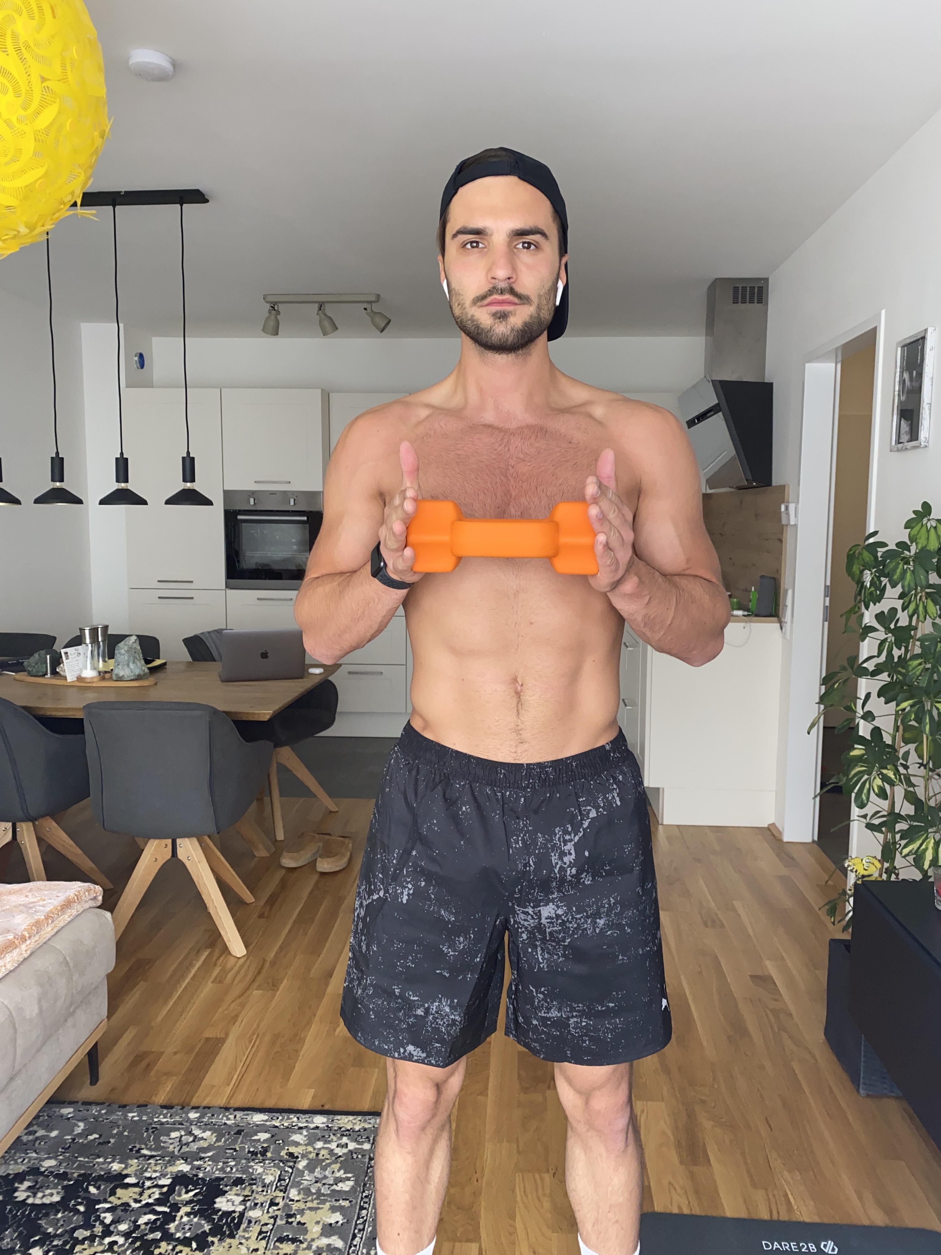 Kurzhantel Übungen City Outlet Blog Philipp Rafetseder Brustpresse stehend Ausgangsposition