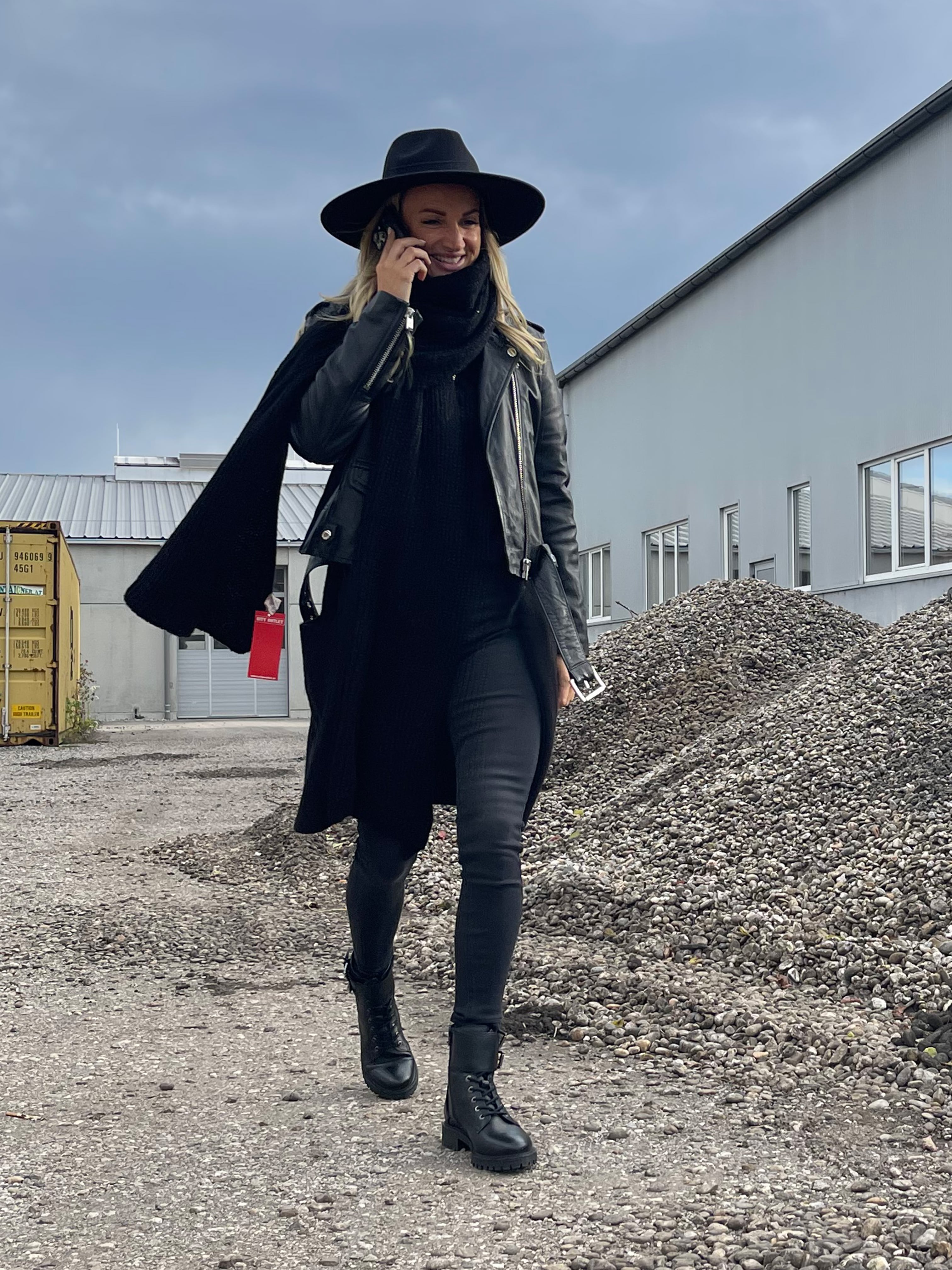 Winter Outfits Damen City Outlet Blog Magdalena Henkel menafit All Black mit Hut